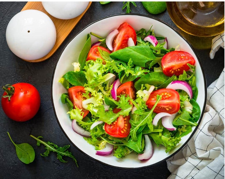 Ensalada de lechuga y espinacas con caballa a la plancha y naranja con canela